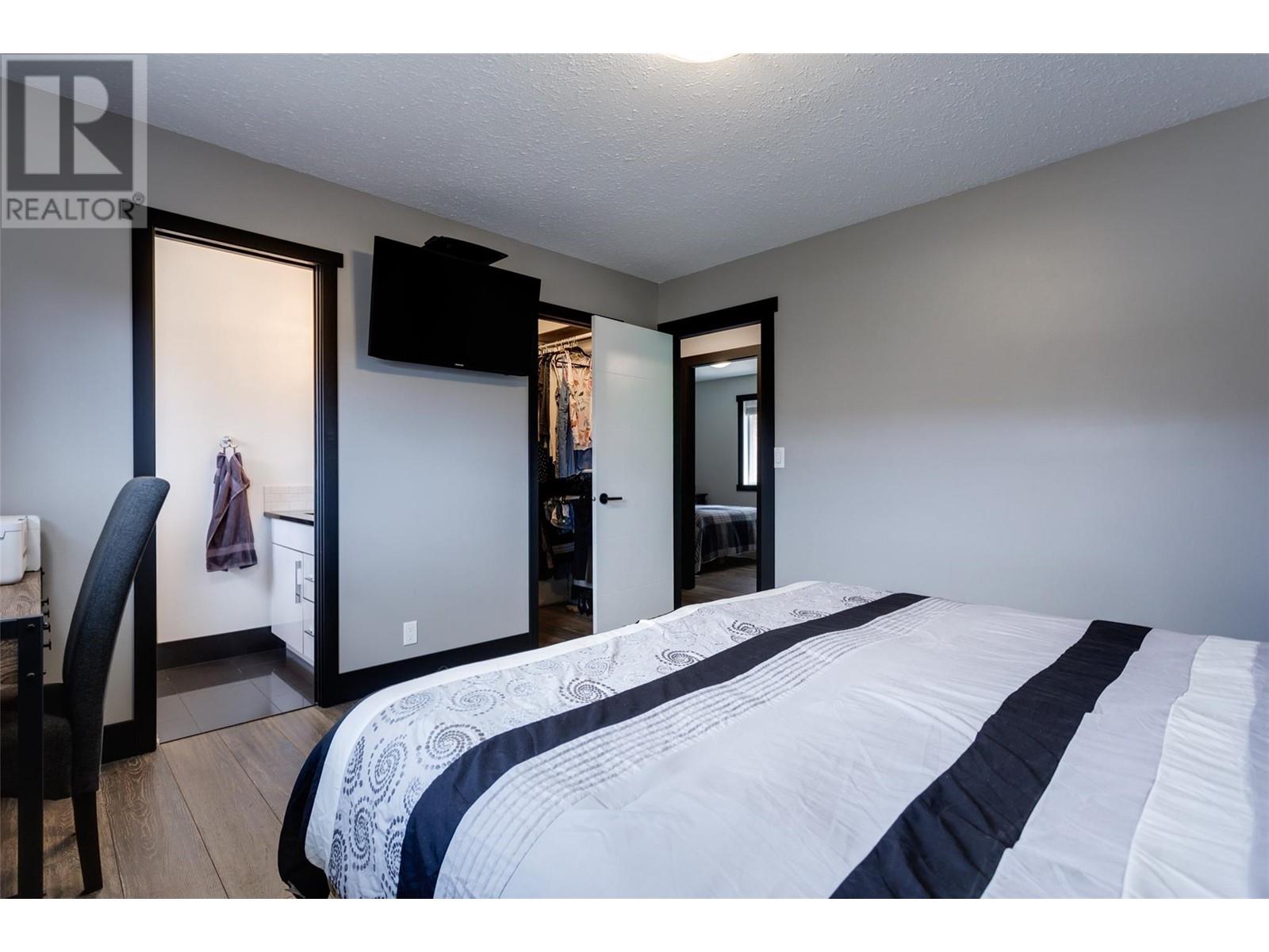  2094 Tomat Avenue, Kelowna