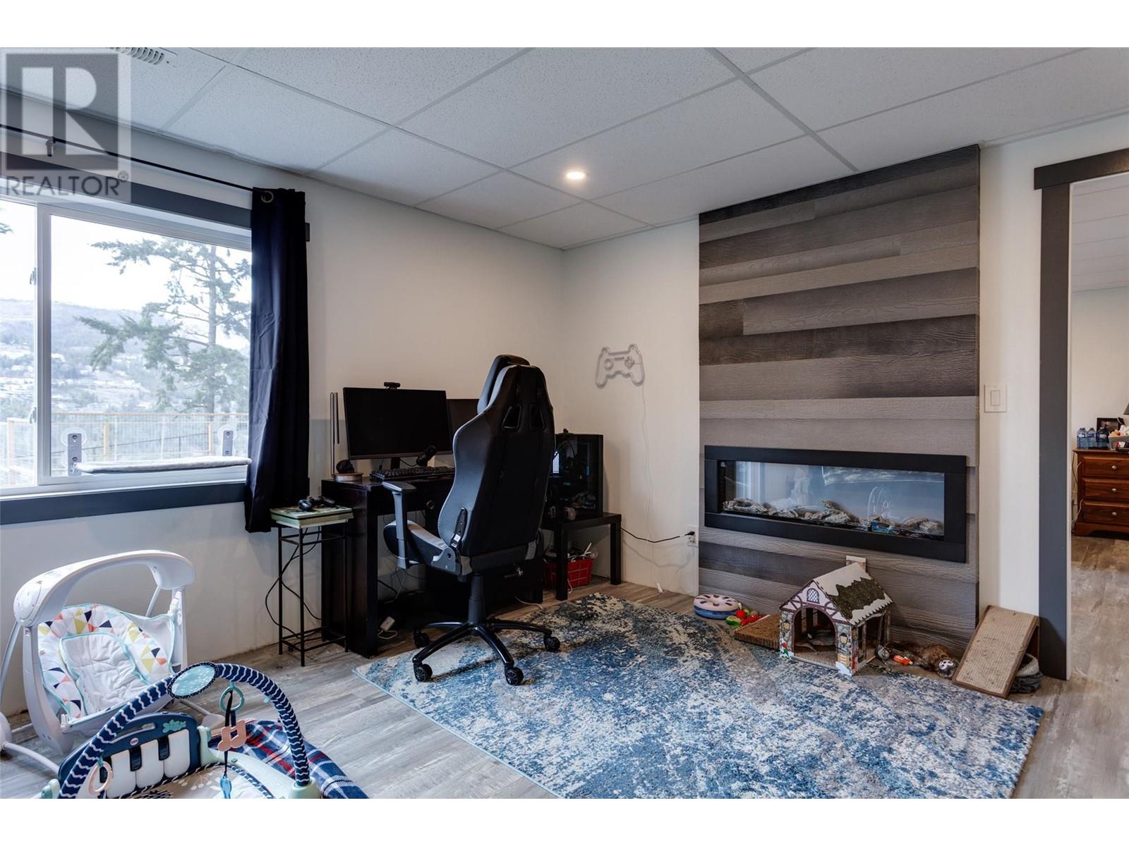  2094 Tomat Avenue, Kelowna