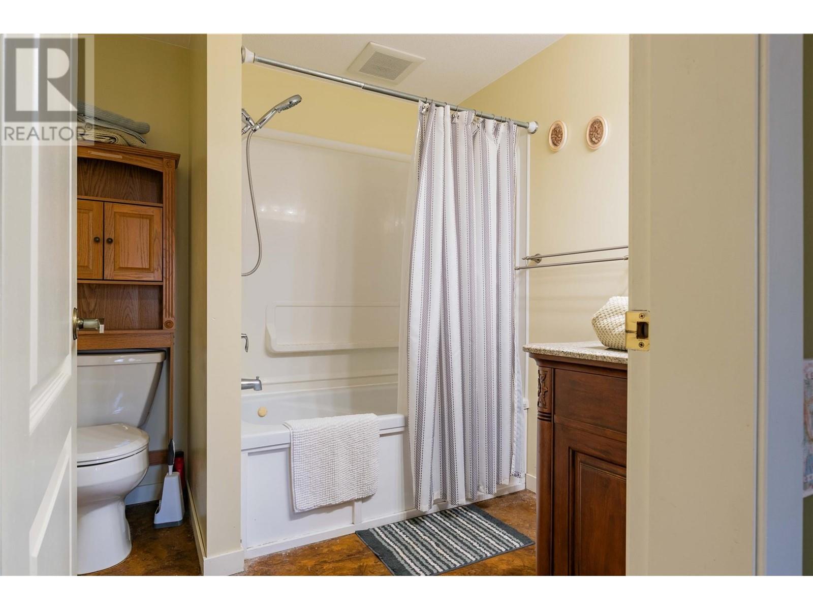 250 1ST Avenue, Christina Lake