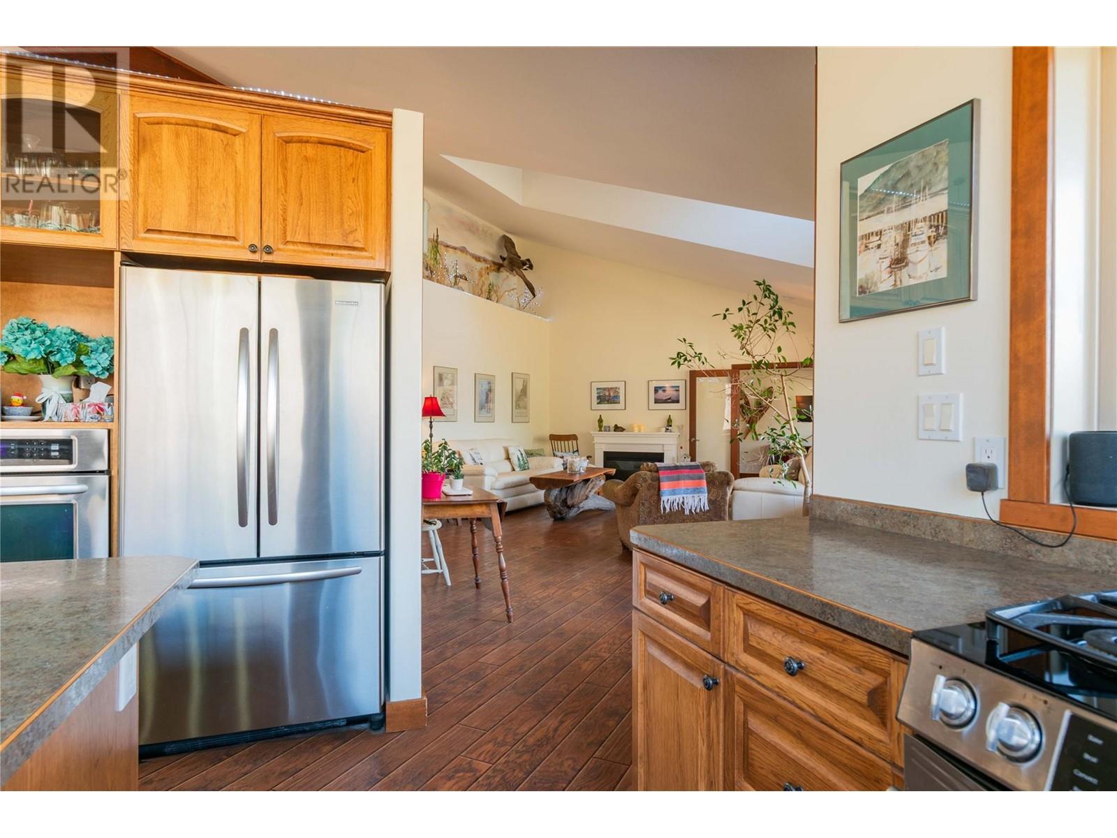 250 1ST Avenue, Christina Lake