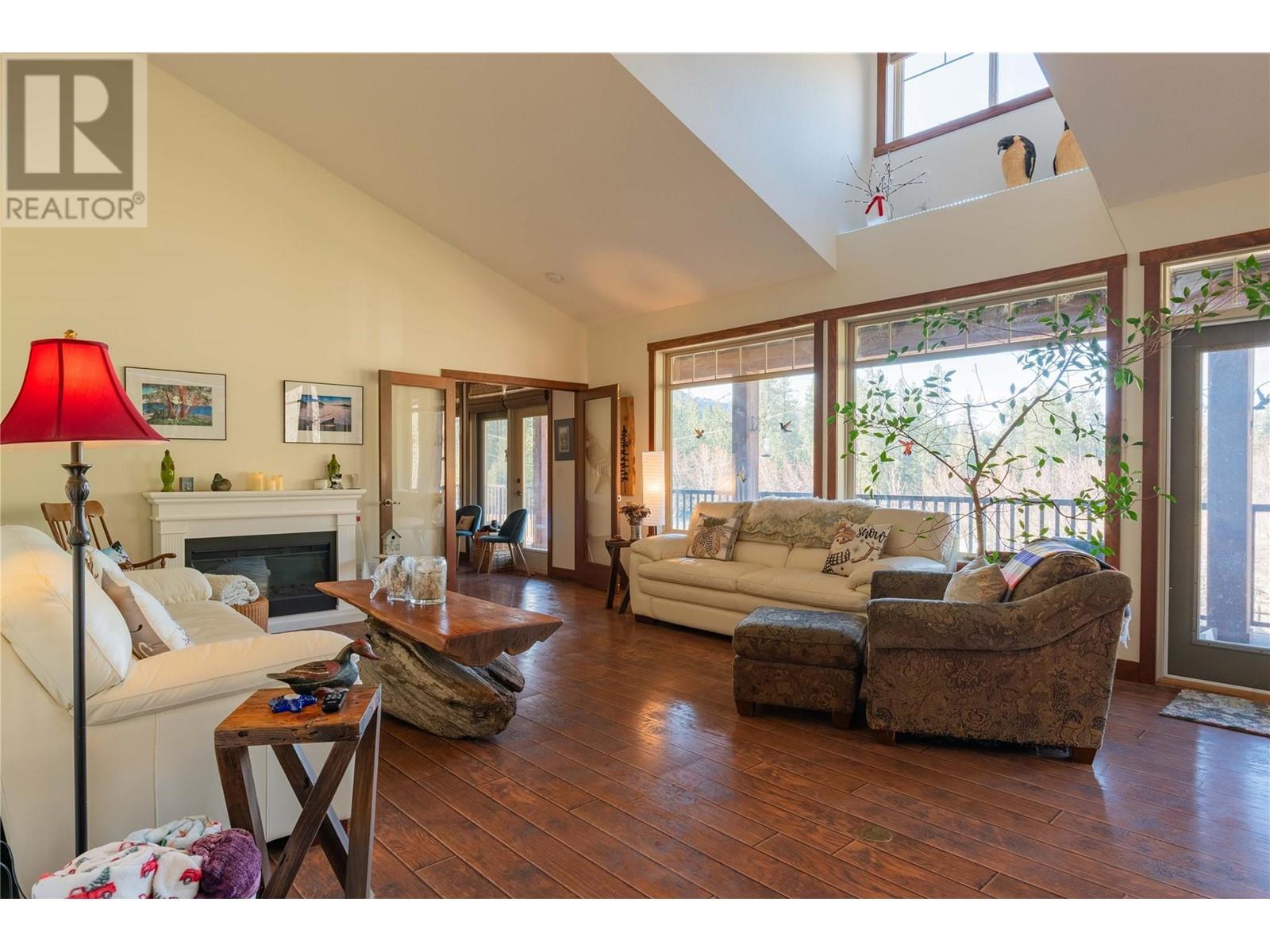 250 1ST Avenue, Christina Lake