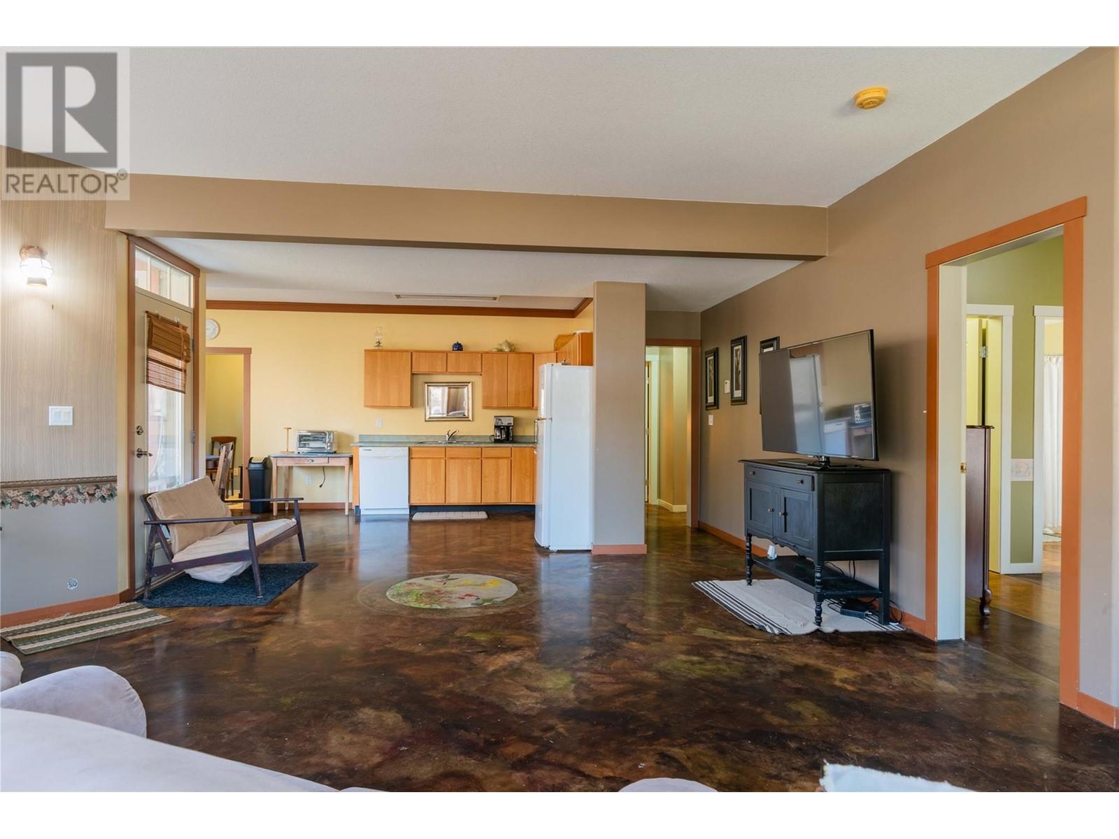 250 1ST Avenue, Christina Lake