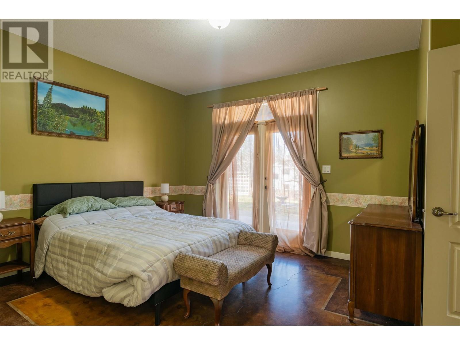 250 1ST Avenue, Christina Lake