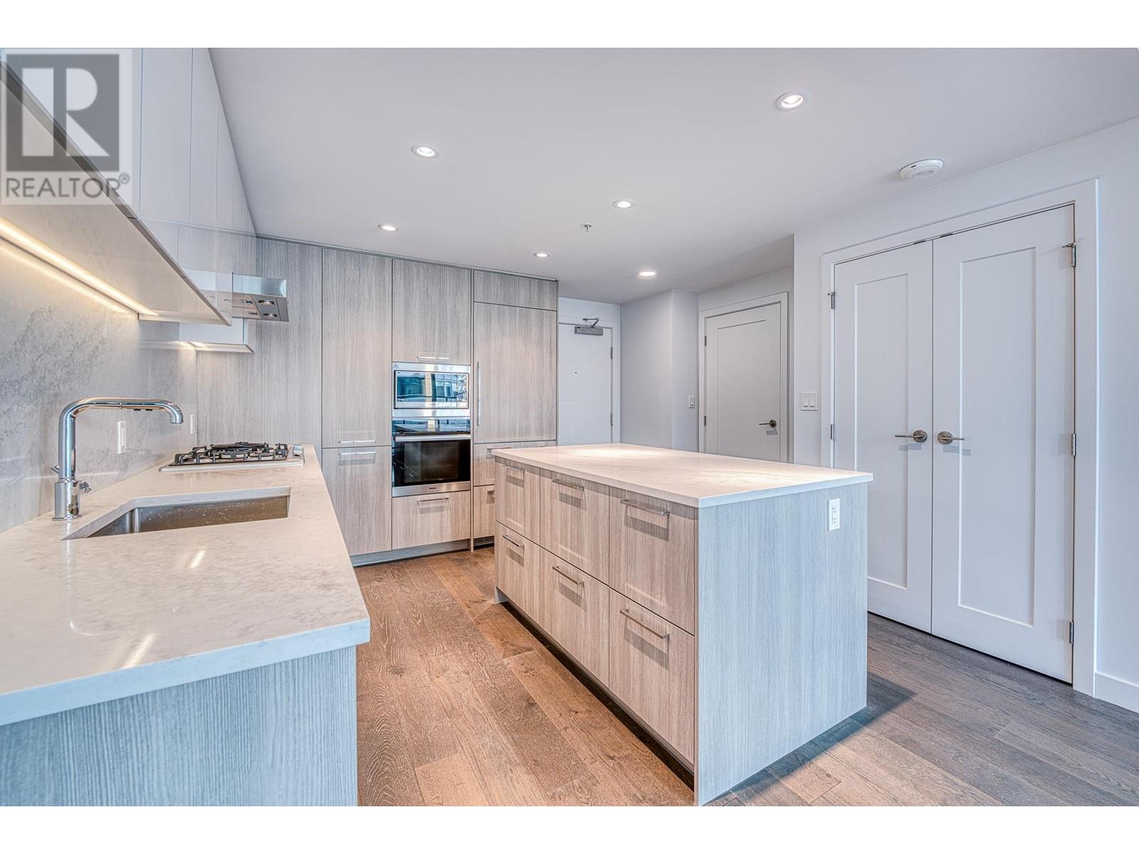 Photo 4 of 810 8155 Capstan Way, Richmond BC