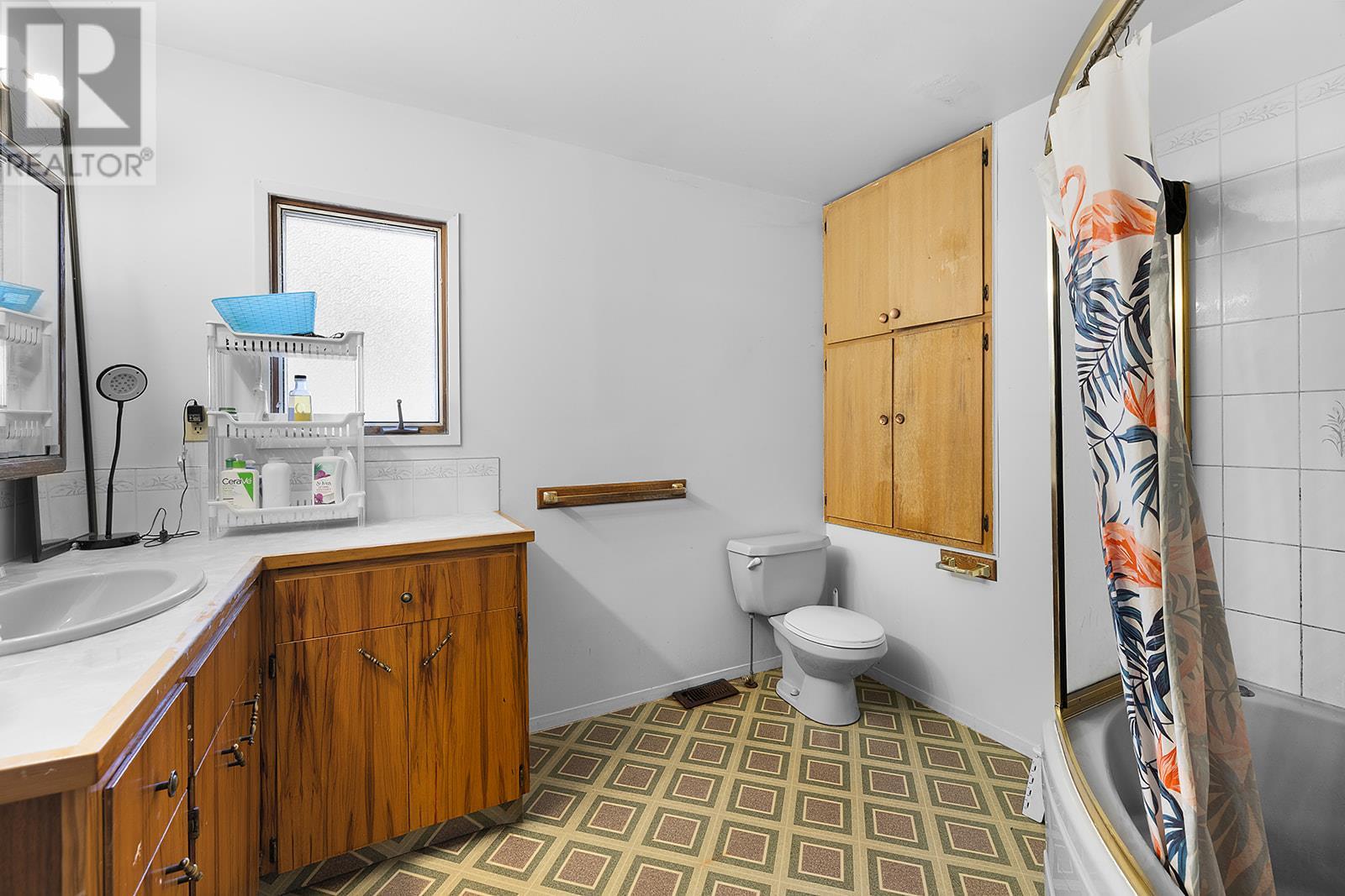 3116 3 Highway, Erickson