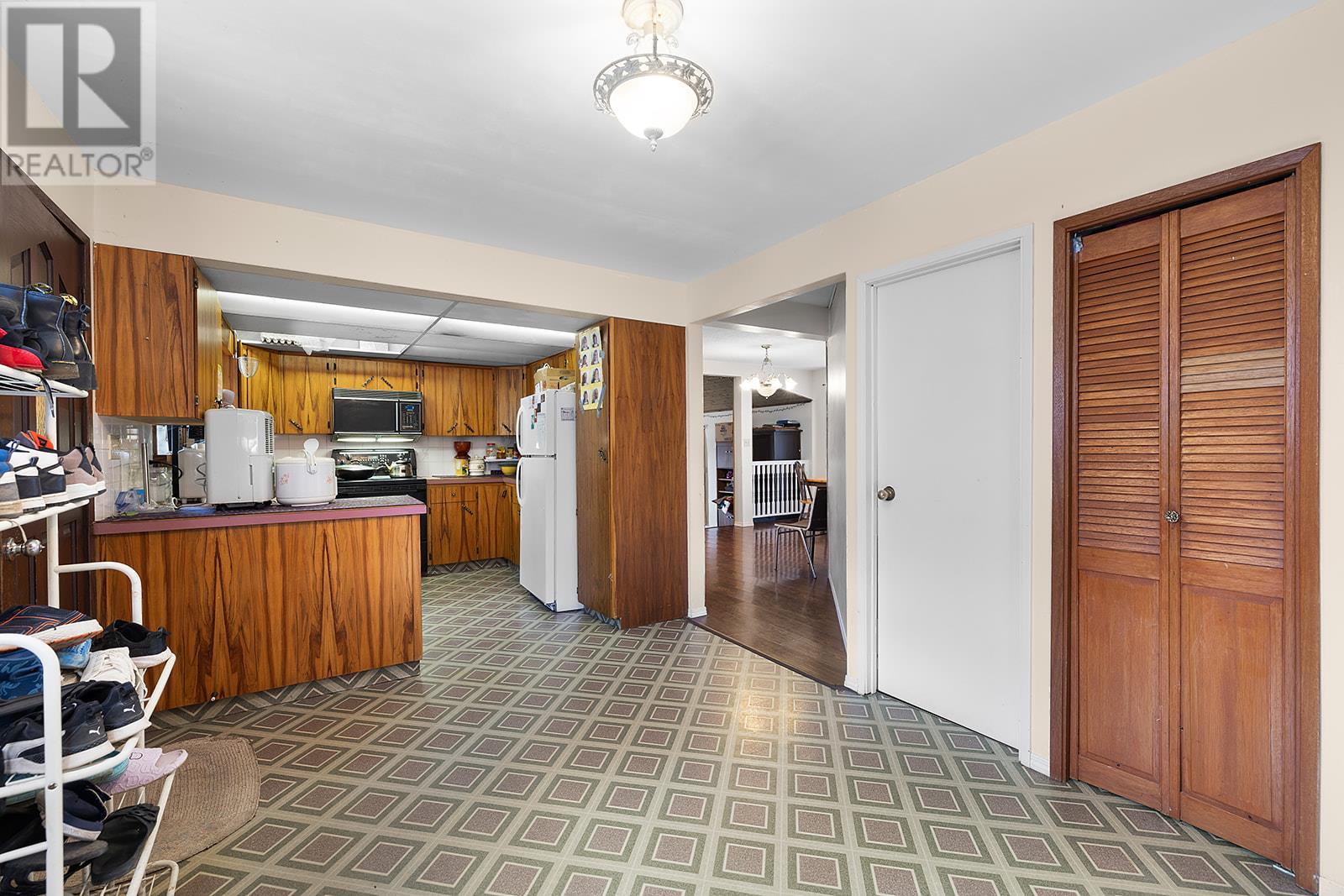 3116 3 Highway, Erickson