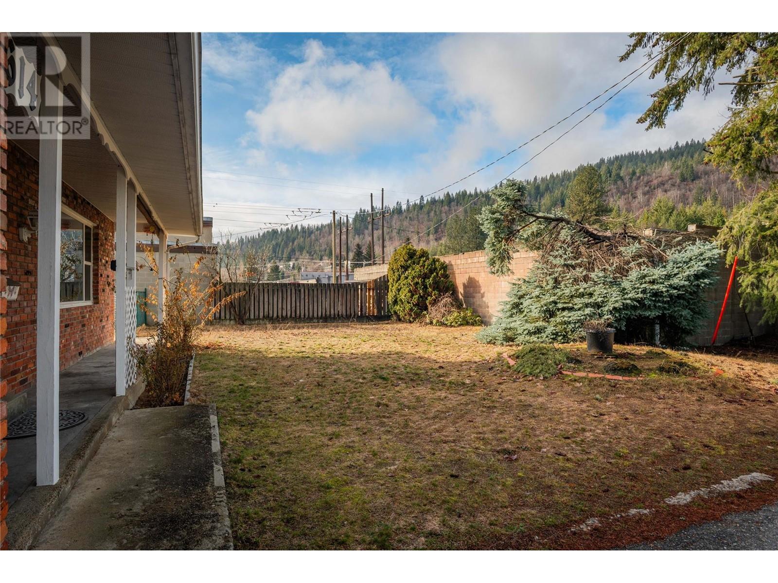 614 12TH Street, Castlegar