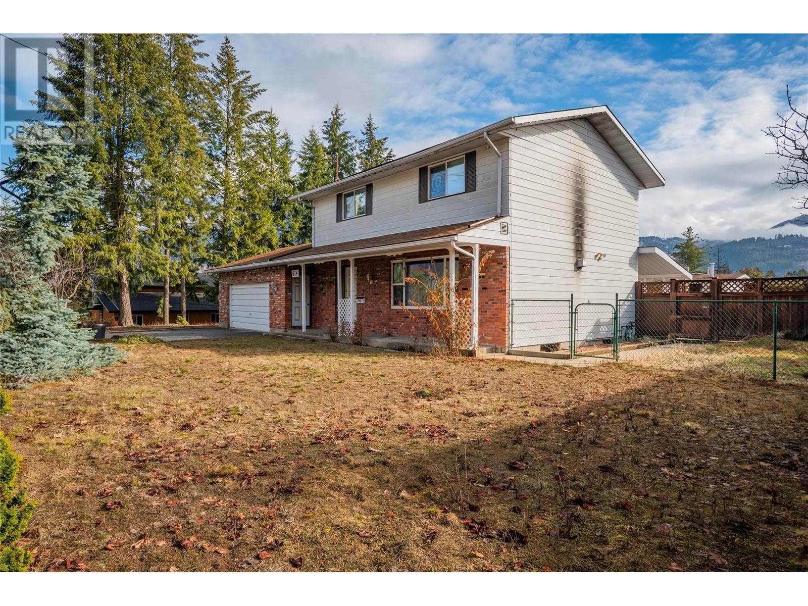 614 12TH Street, Castlegar