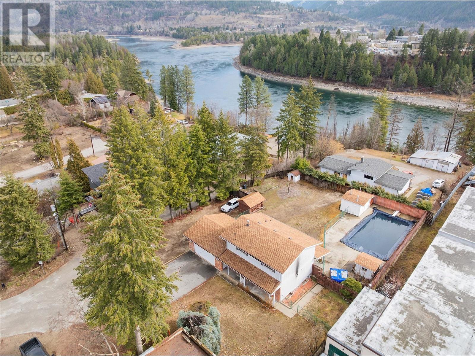 614 12TH Street, Castlegar
