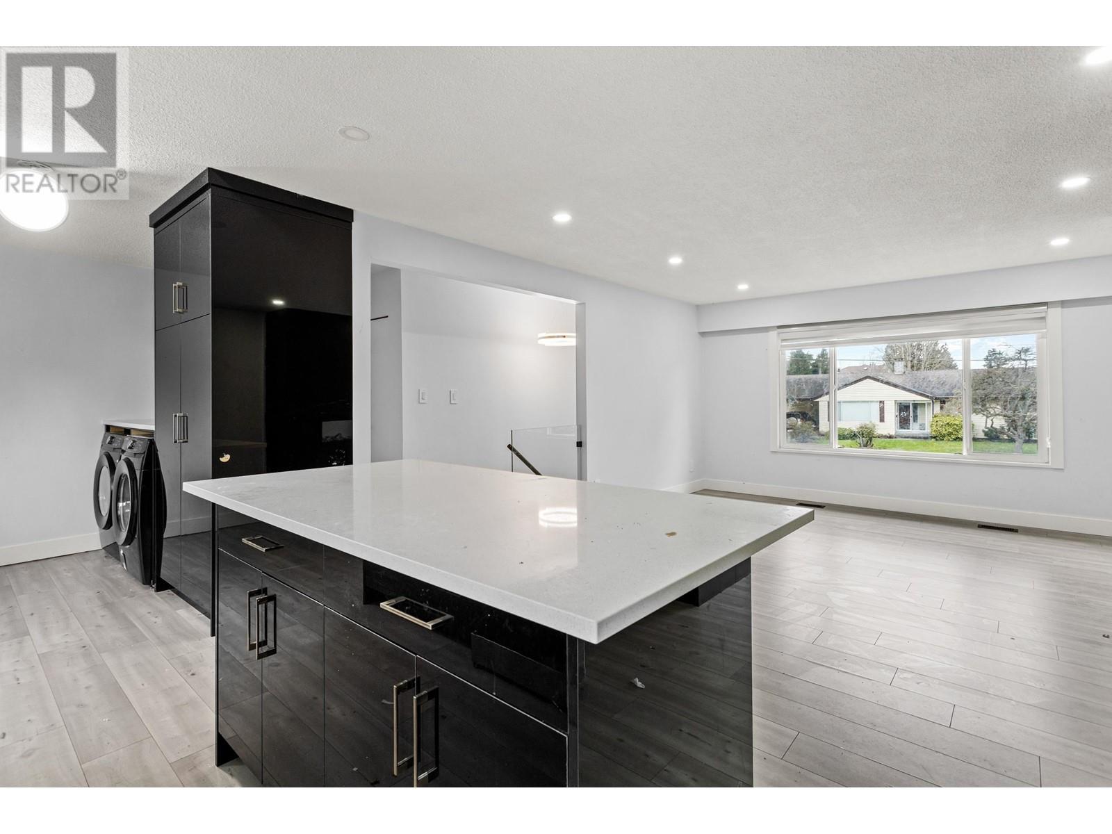 1752 55 STREET, Tsawwassen