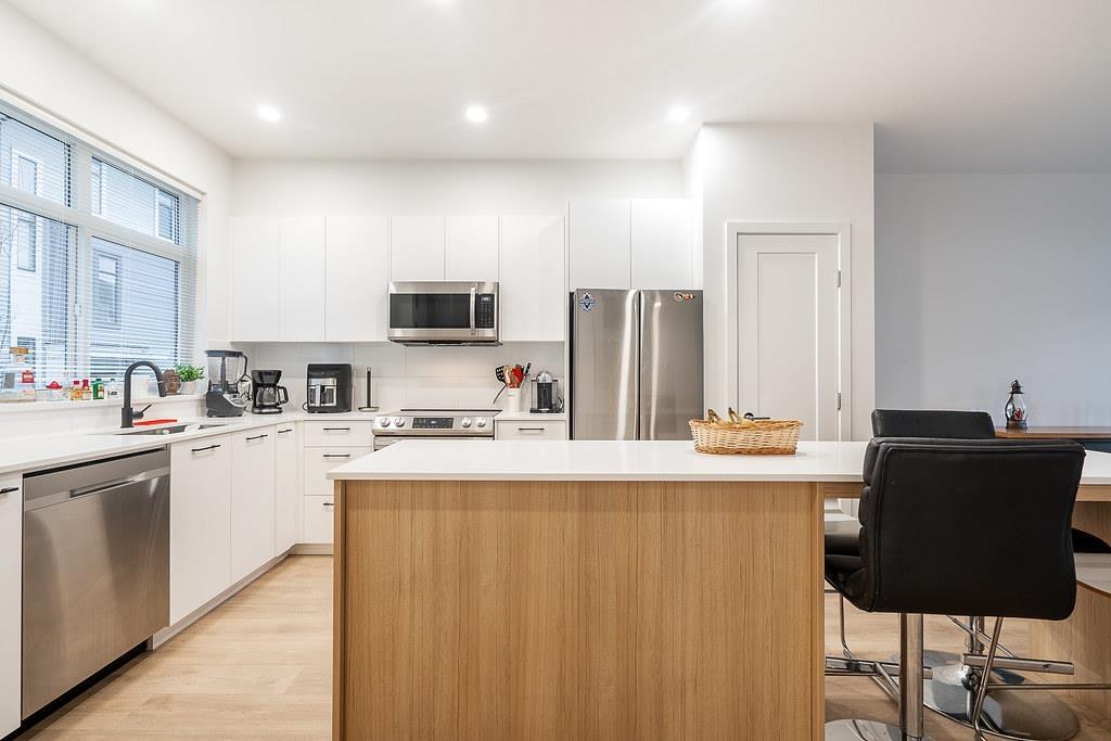 Photo 14 of 82 15235 Sitka Drive, Surrey BC