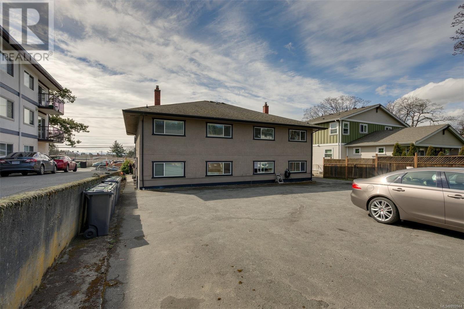  854 Admirals Road, Esquimalt
