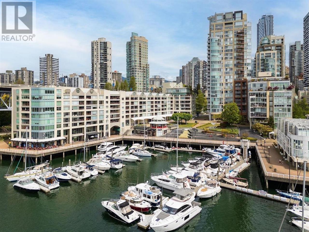 Photo 9 of 4 1008 Beach Avenue, Vancouver BC