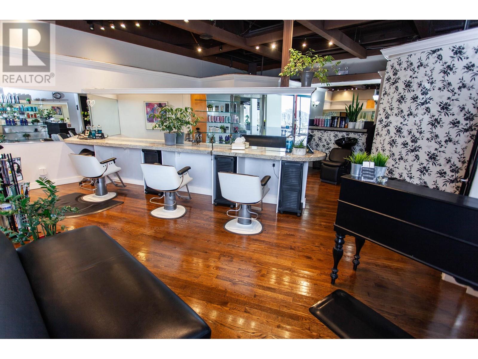 Photo 7 of 4 1008 Beach Avenue, Vancouver BC