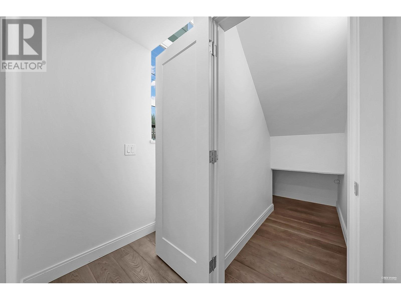 4922 CAMBIE STREET, Vancouver