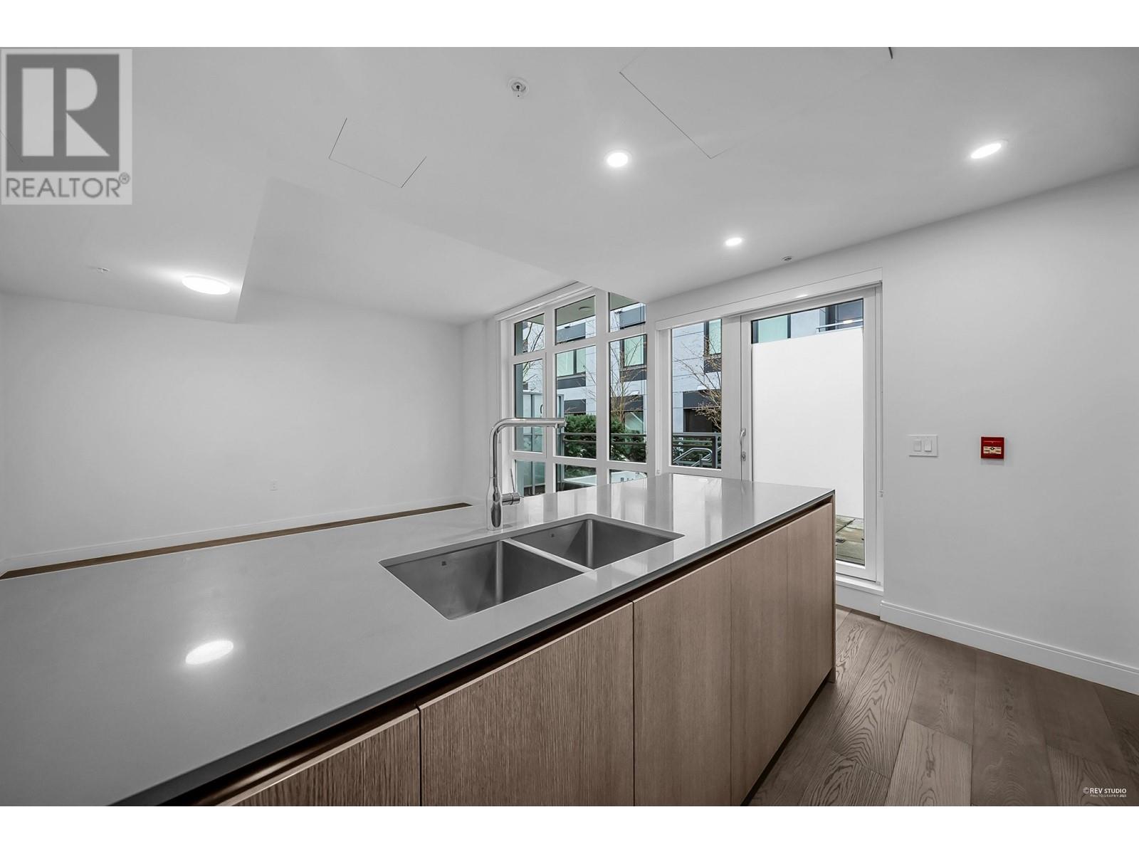 4922 CAMBIE STREET, Vancouver