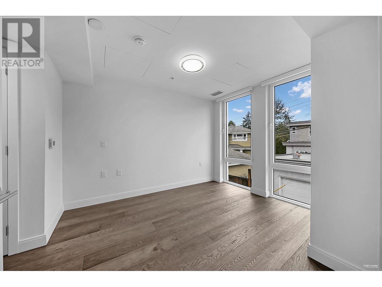 4922 CAMBIE STREET, Vancouver