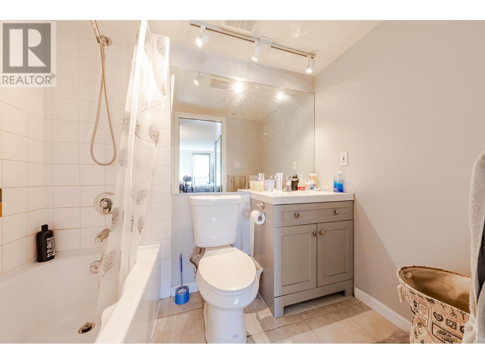 Photo 9 of 708 8180 Granville Avenue, Richmond BC