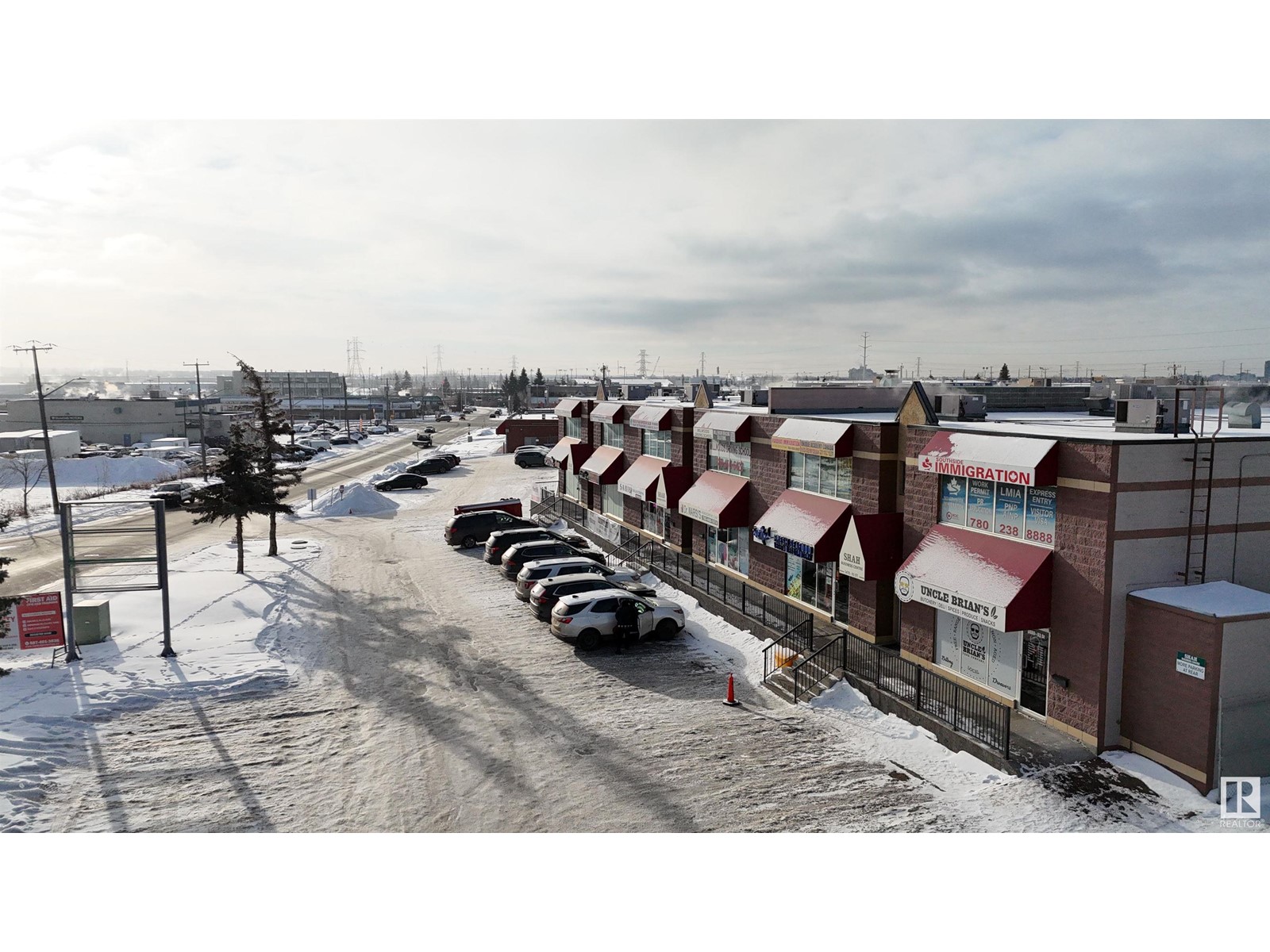 Photo 4 of 3472 93 St Nw, Edmonton AB