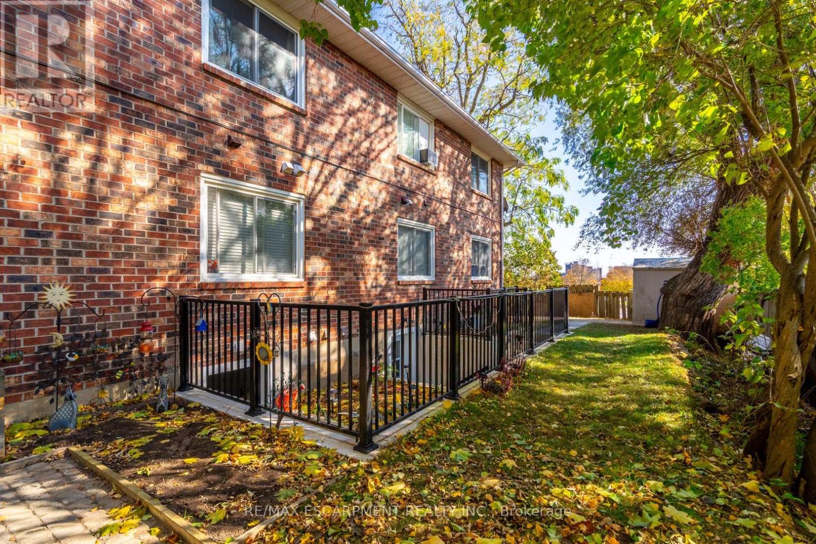 Photo 4 of 81 Hamilton Street N, Hamilton ON