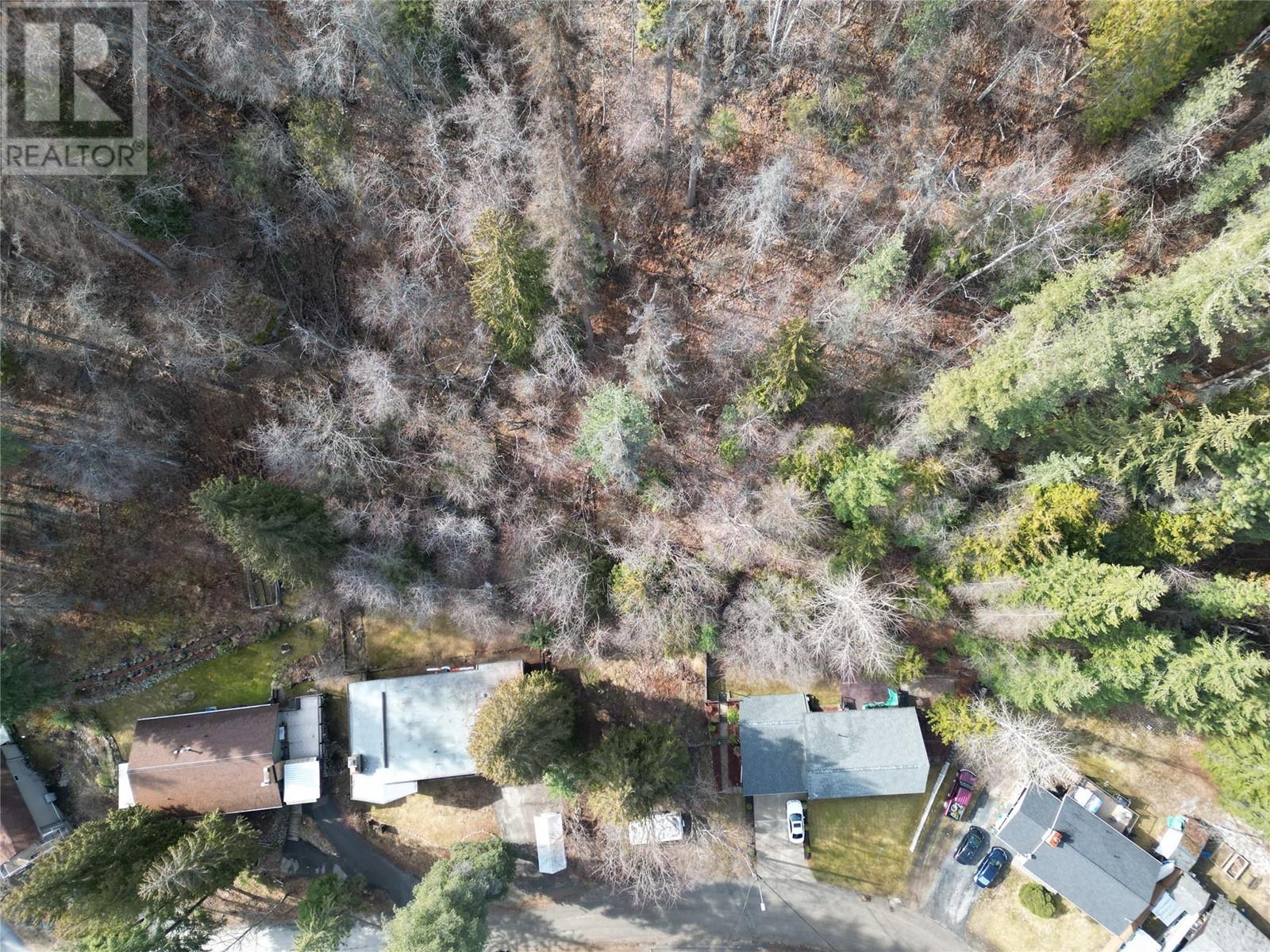 800 LYNNWOOD Crescent, Castlegar