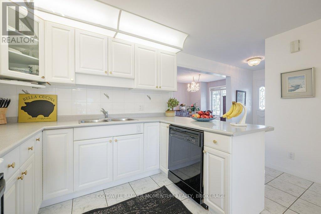 Photo 11 of 43 Silvercrest Court, Thorold ON