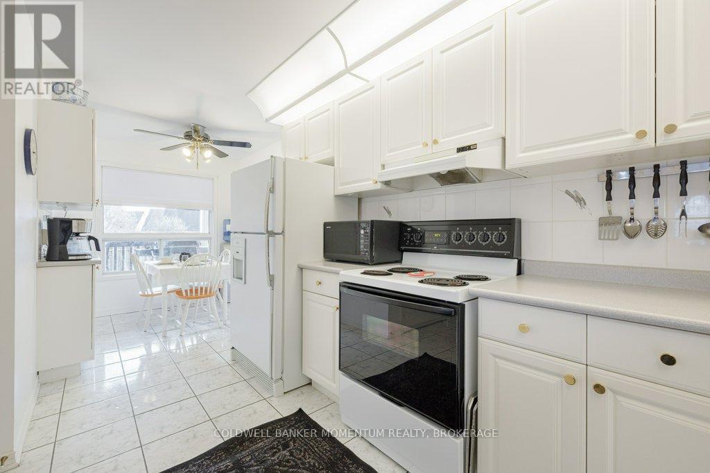 Photo 3 of 43 Silvercrest Court, Thorold ON