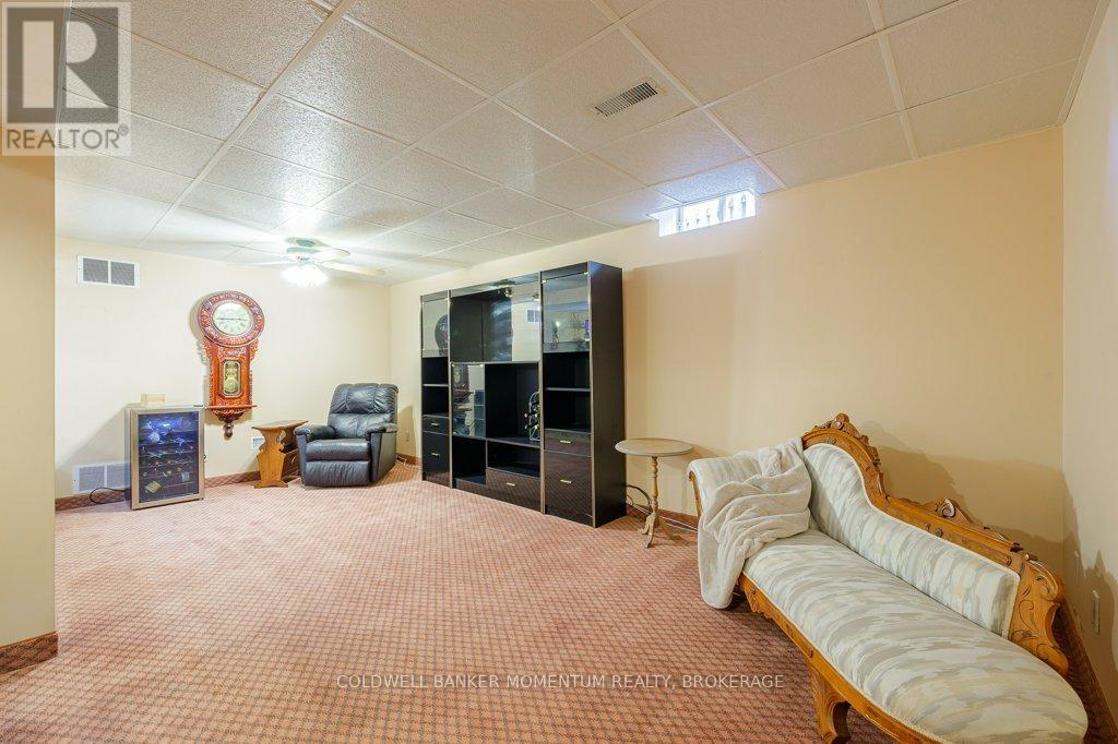 Photo 20 of 43 Silvercrest Court, Thorold ON