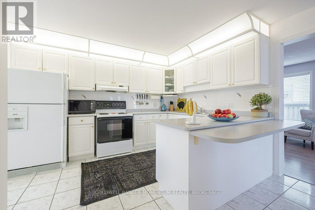 Photo 2 of 43 Silvercrest Court, Thorold ON