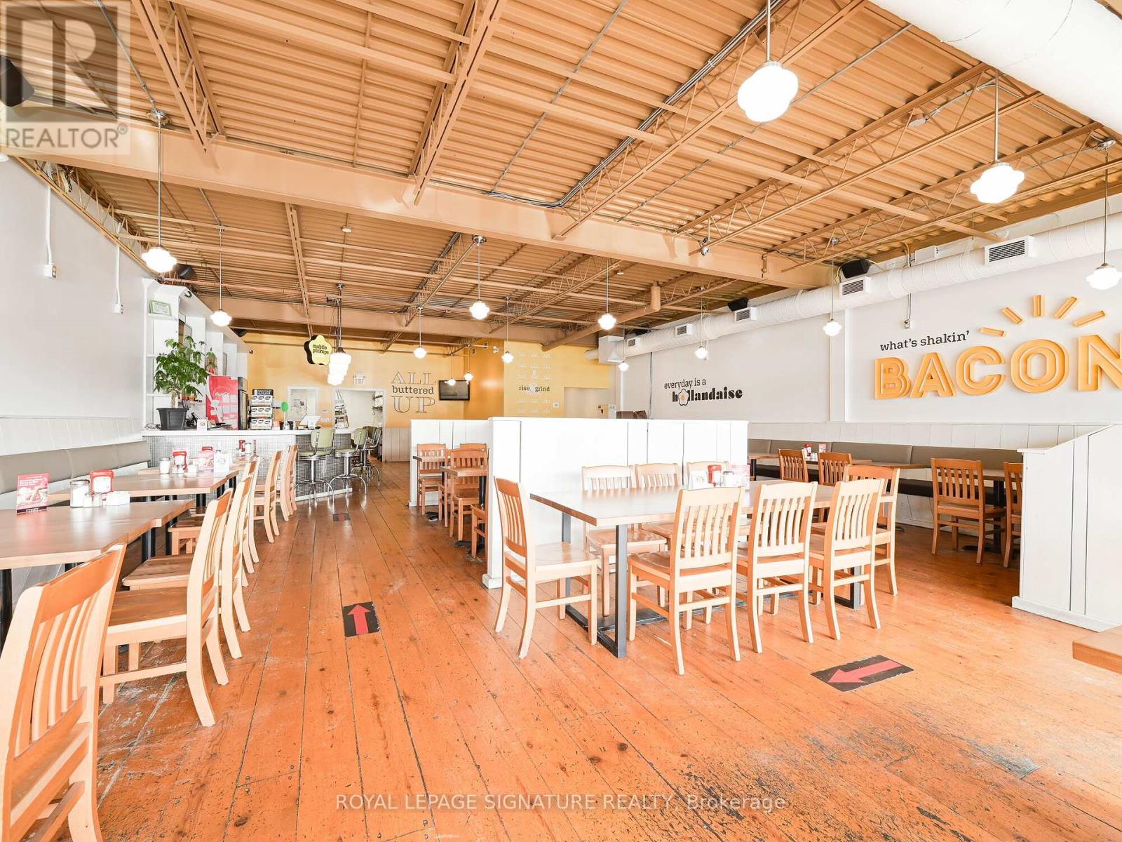 Photo 8 of 10 A 1375 Southdown Road, Mississauga ON