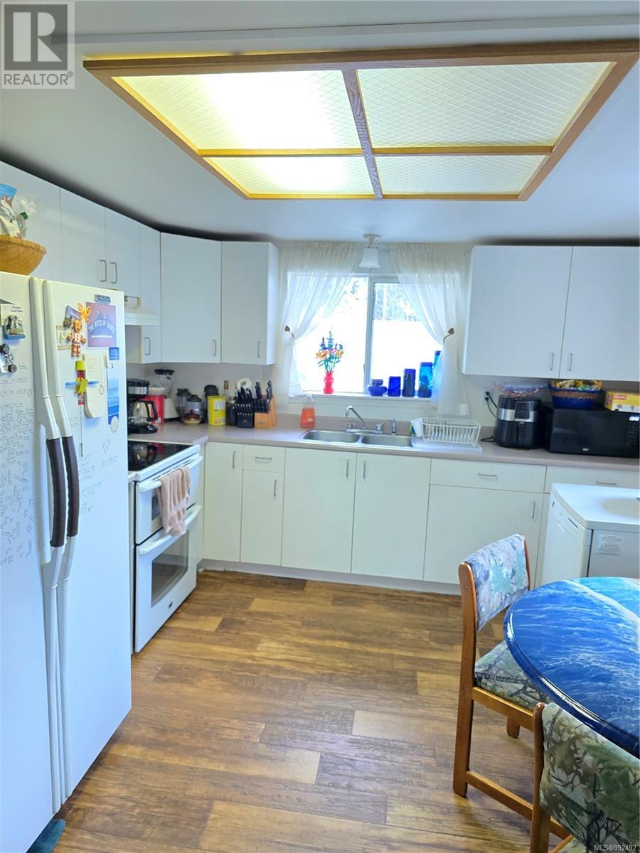 2903 LEIGH Rd, Langford real estate listing 992492