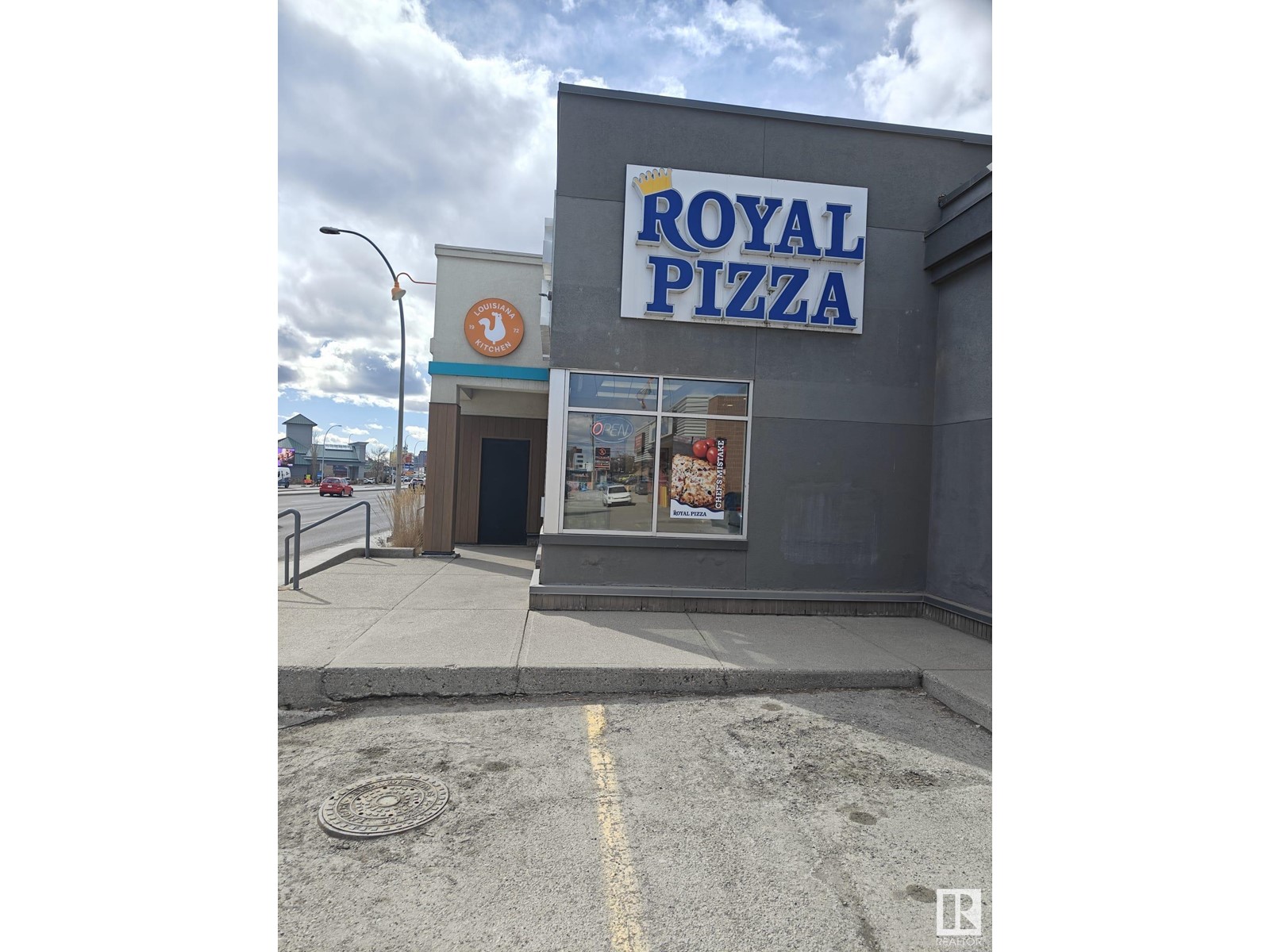 Photo 2 of 4045 Macleod Tr Se, Calgary AB