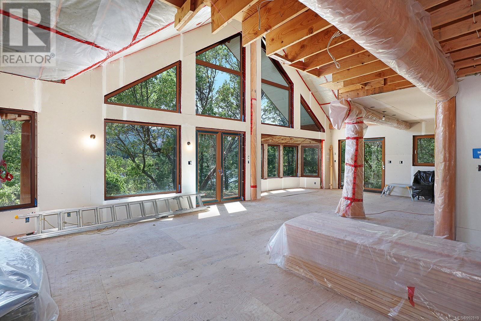 Photo 11 of 1100 Keith Rd, Qualicum Beach BC