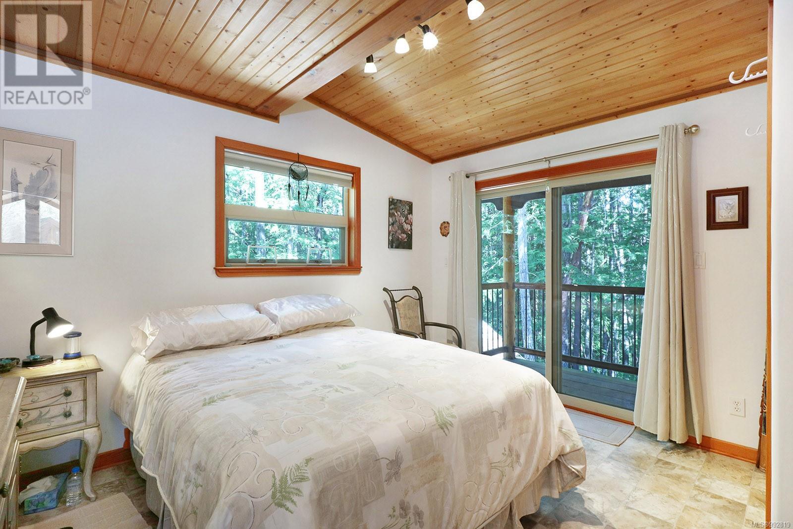 Photo 35 of 1100 Keith Rd, Qualicum Beach BC