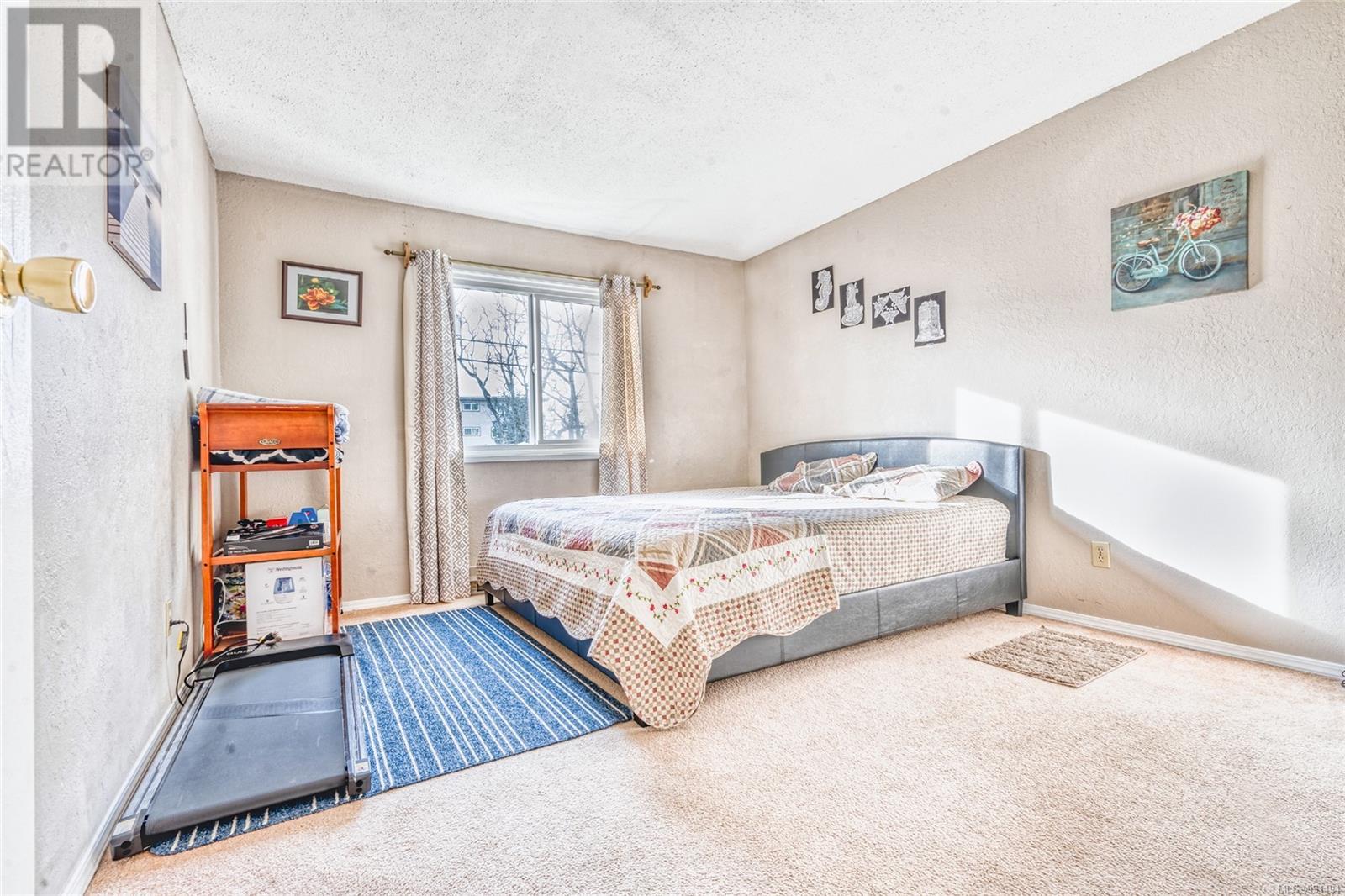 Photo 14 of 210 3235 Quadra St, Saanich BC