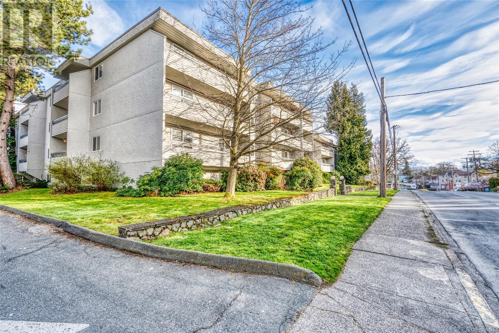 Photo 24 of 210 3235 Quadra St, Saanich BC