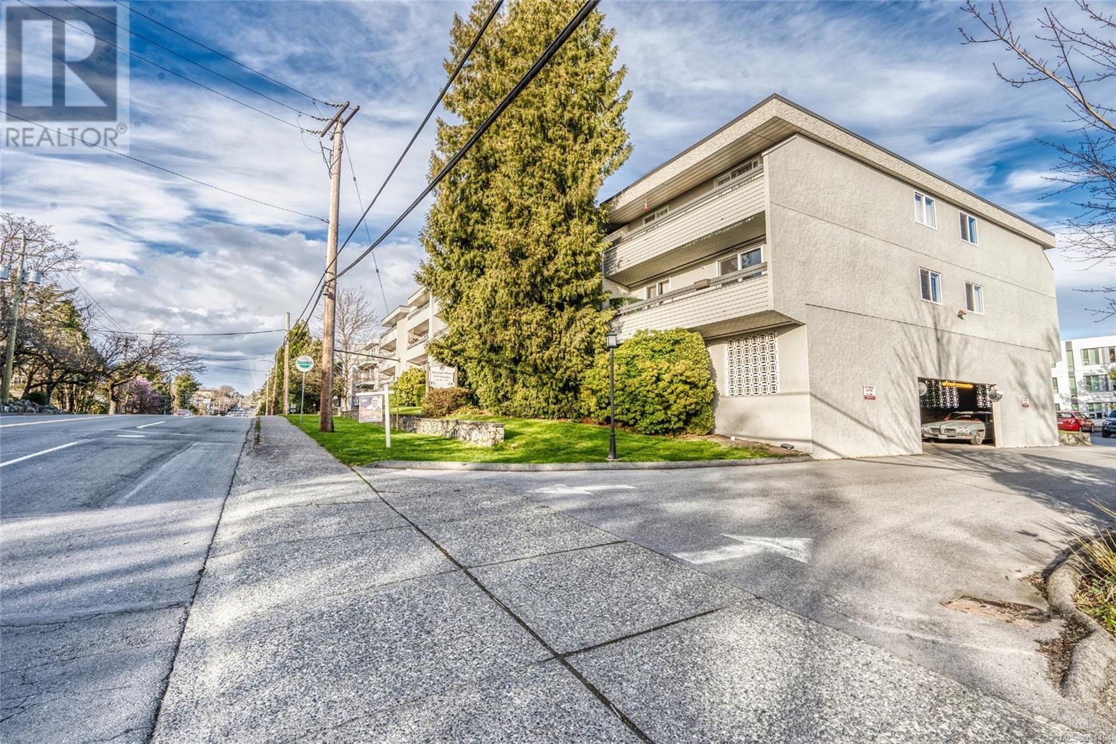 Photo 26 of 210 3235 Quadra St, Saanich BC