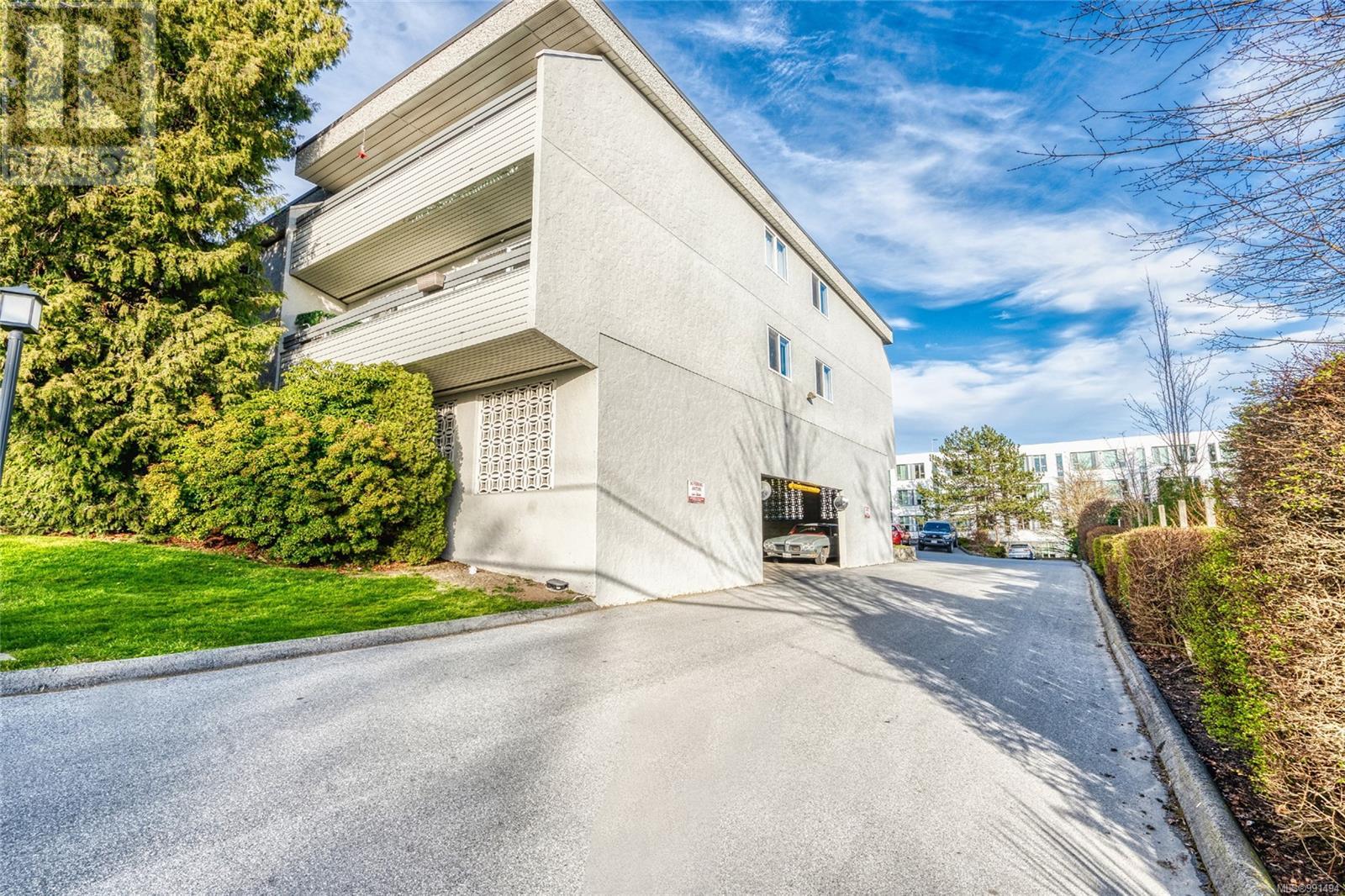 Photo 27 of 210 3235 Quadra St, Saanich BC
