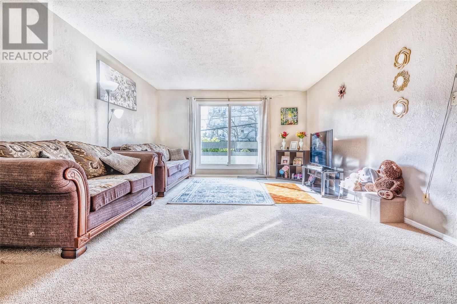 Photo 5 of 210 3235 Quadra St, Saanich BC