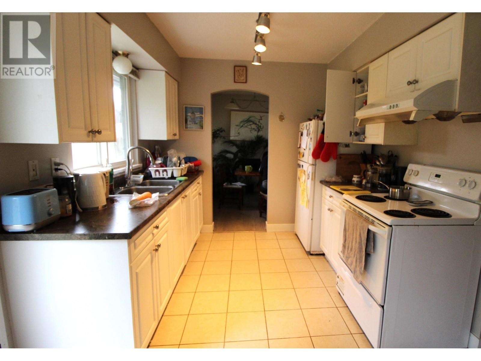 Photo 5 of 10560 Springfield Court, Richmond BC