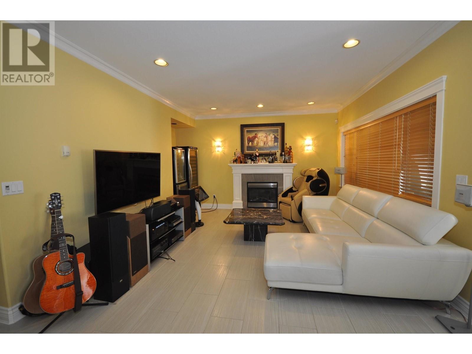 Photo 6 of 9211 No 3 Road, Richmond BC
