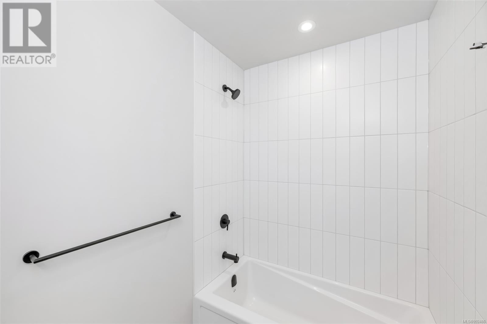 504 958 Pharoah Mews, Langford real estate listing 992486