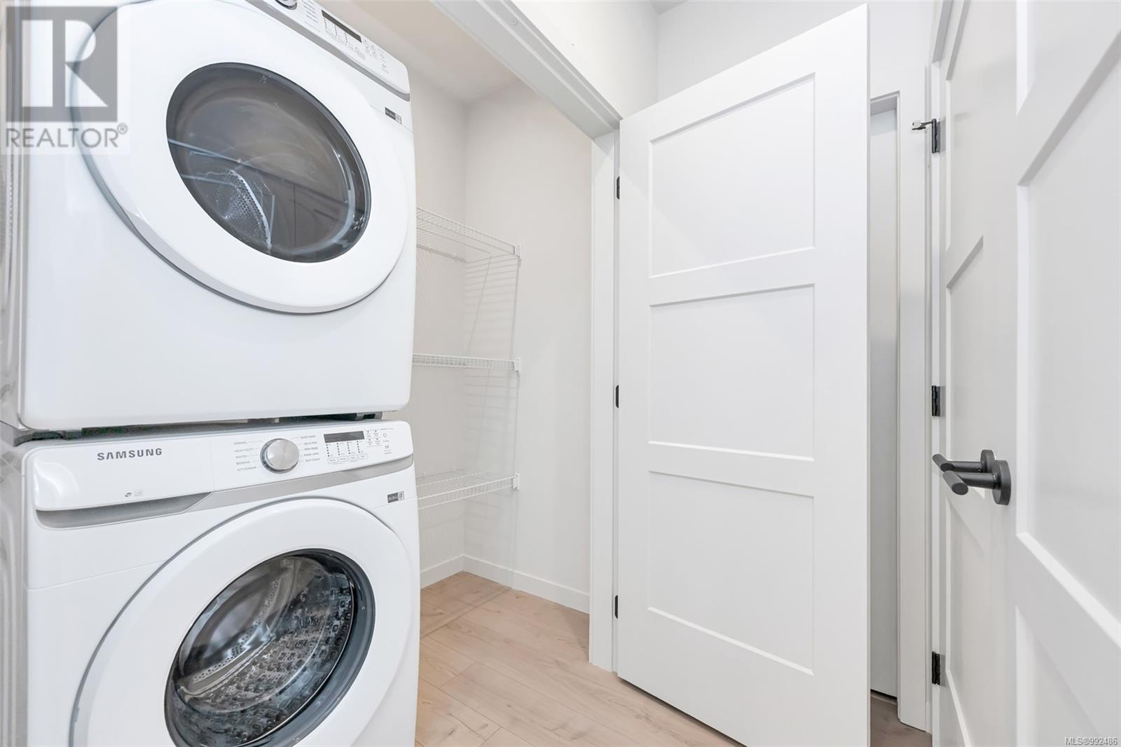 504 958 Pharoah Mews, Langford real estate listing 992486