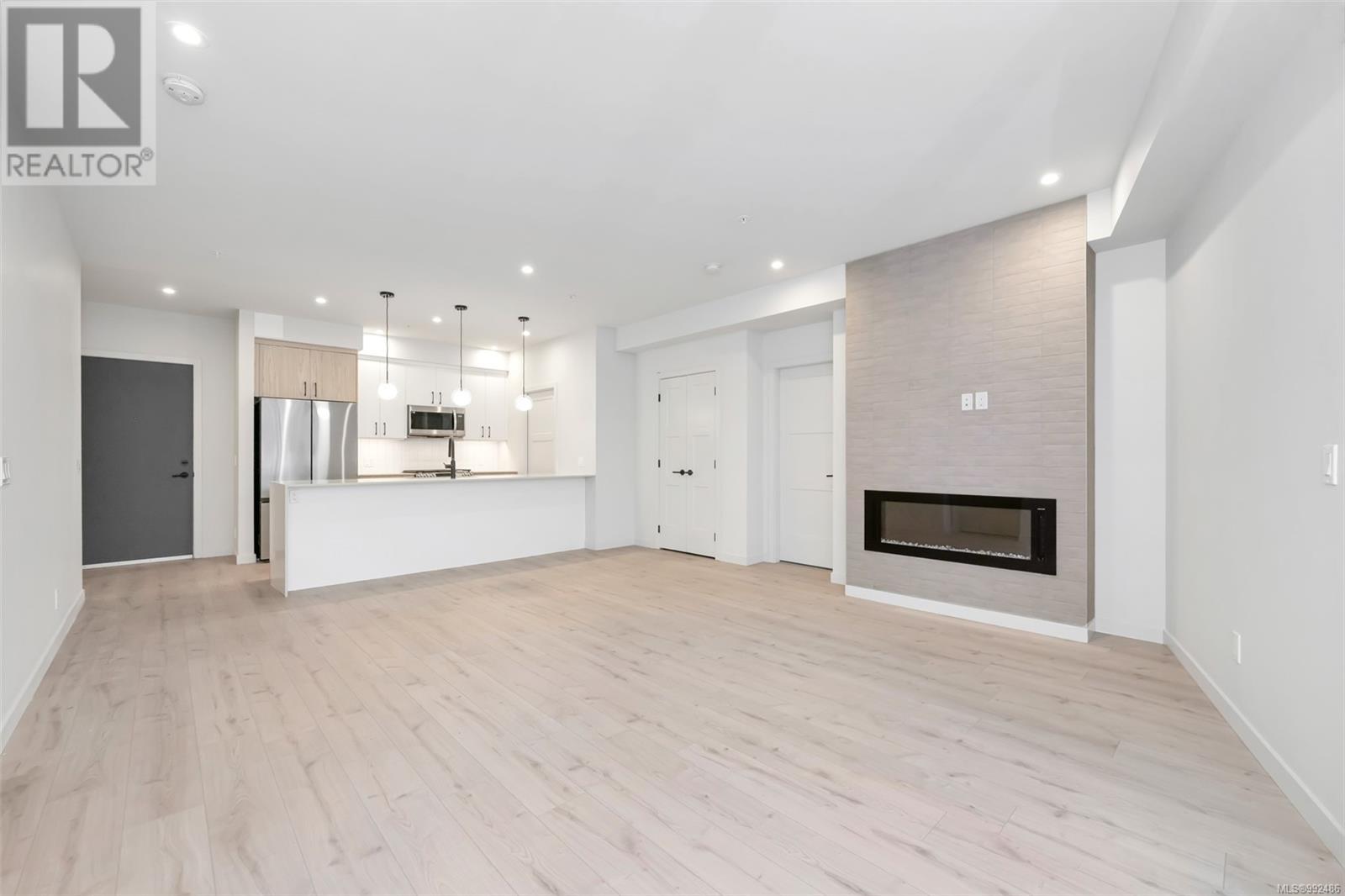 504 958 Pharoah Mews, Langford real estate listing 992486