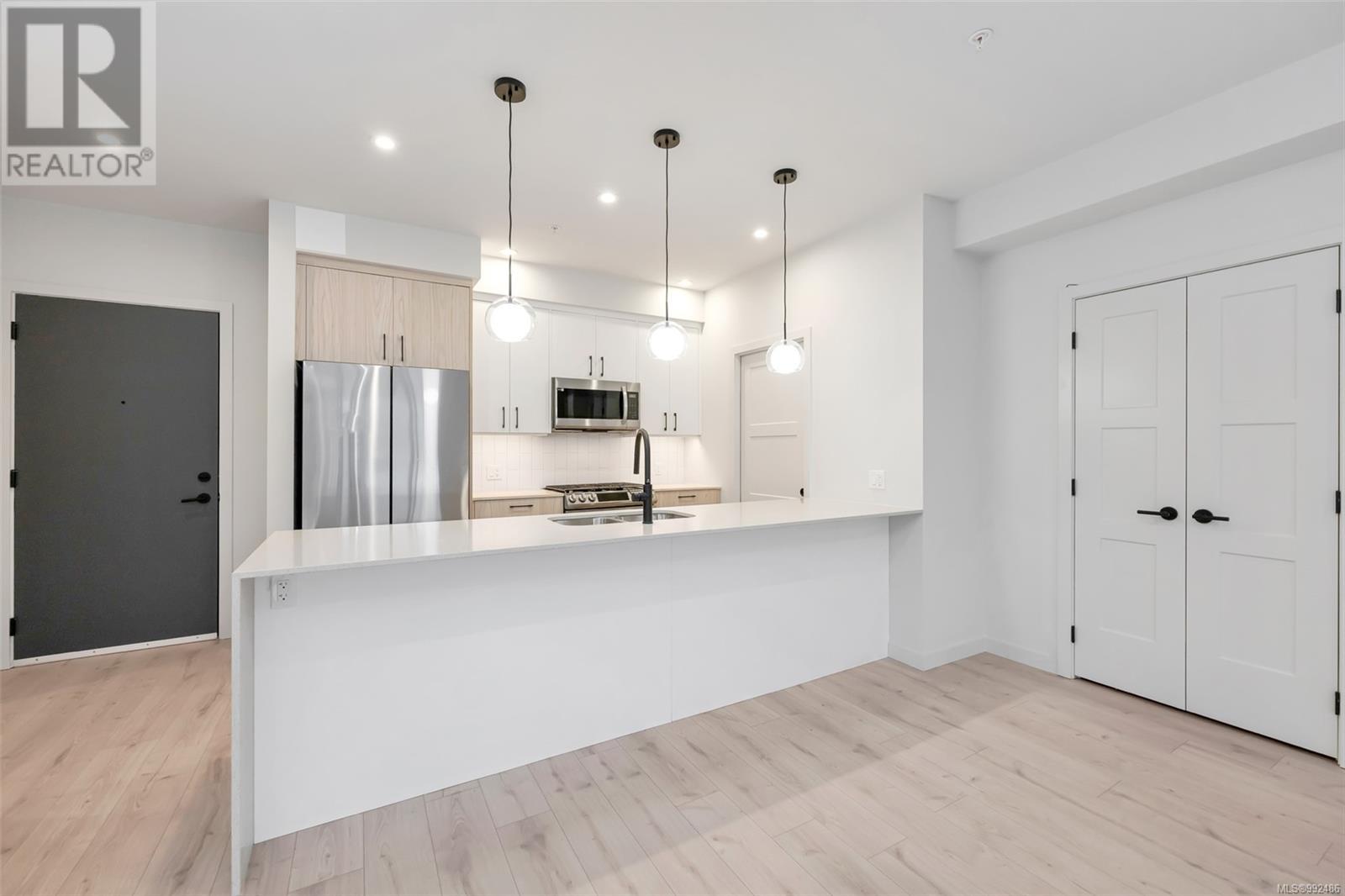 504 958 Pharoah Mews, Langford real estate listing 992486