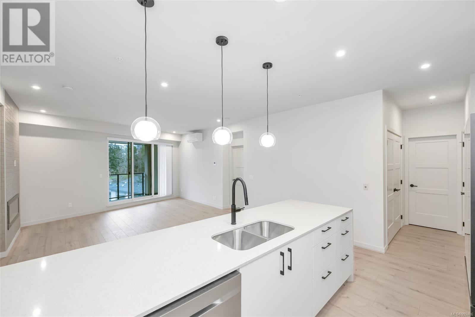 504 958 Pharoah Mews, Langford real estate listing 992486