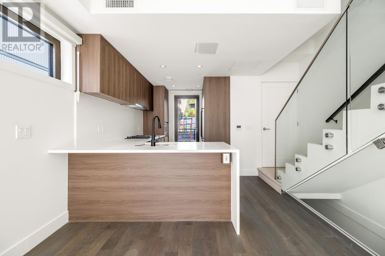 Photo 9 of 6294 Oak Street, Vancouver BC