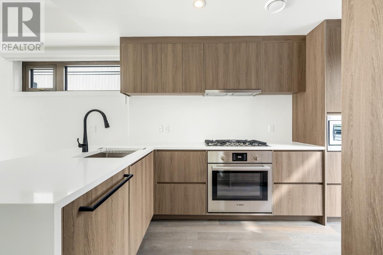 Photo 10 of 6294 Oak Street, Vancouver BC