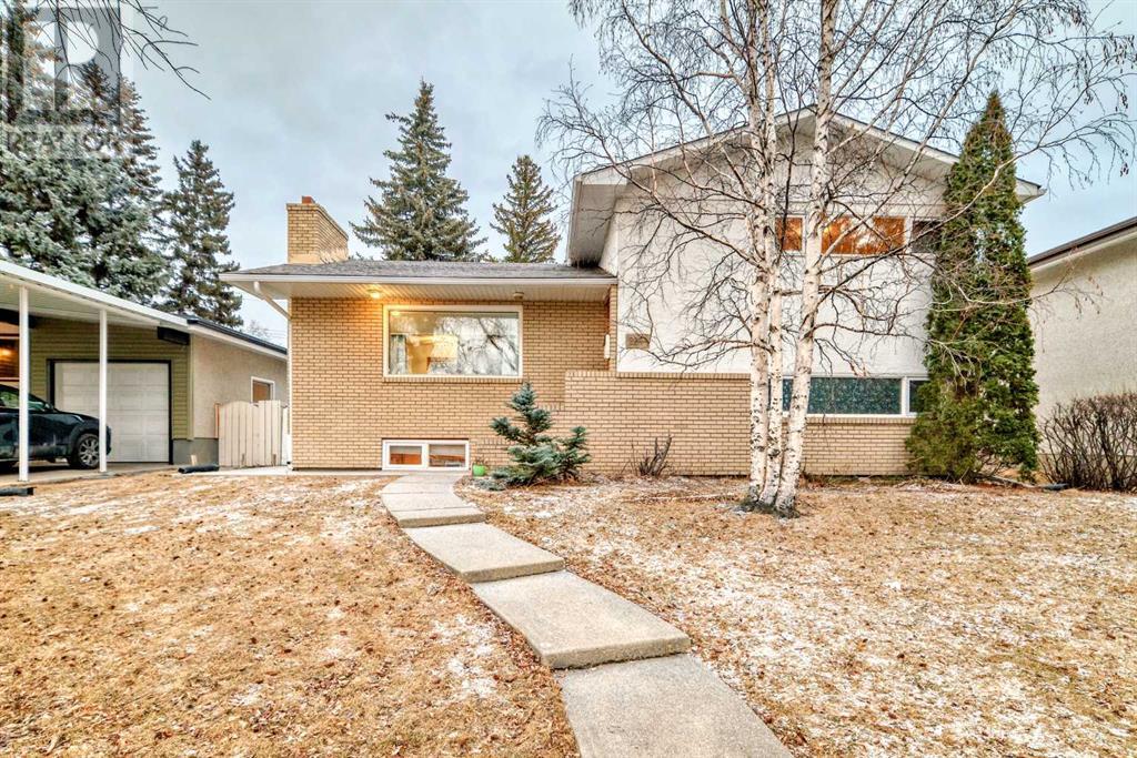 Single Family House 4 Level for Sale in  Brecken Road NW Brentwood Calgary 