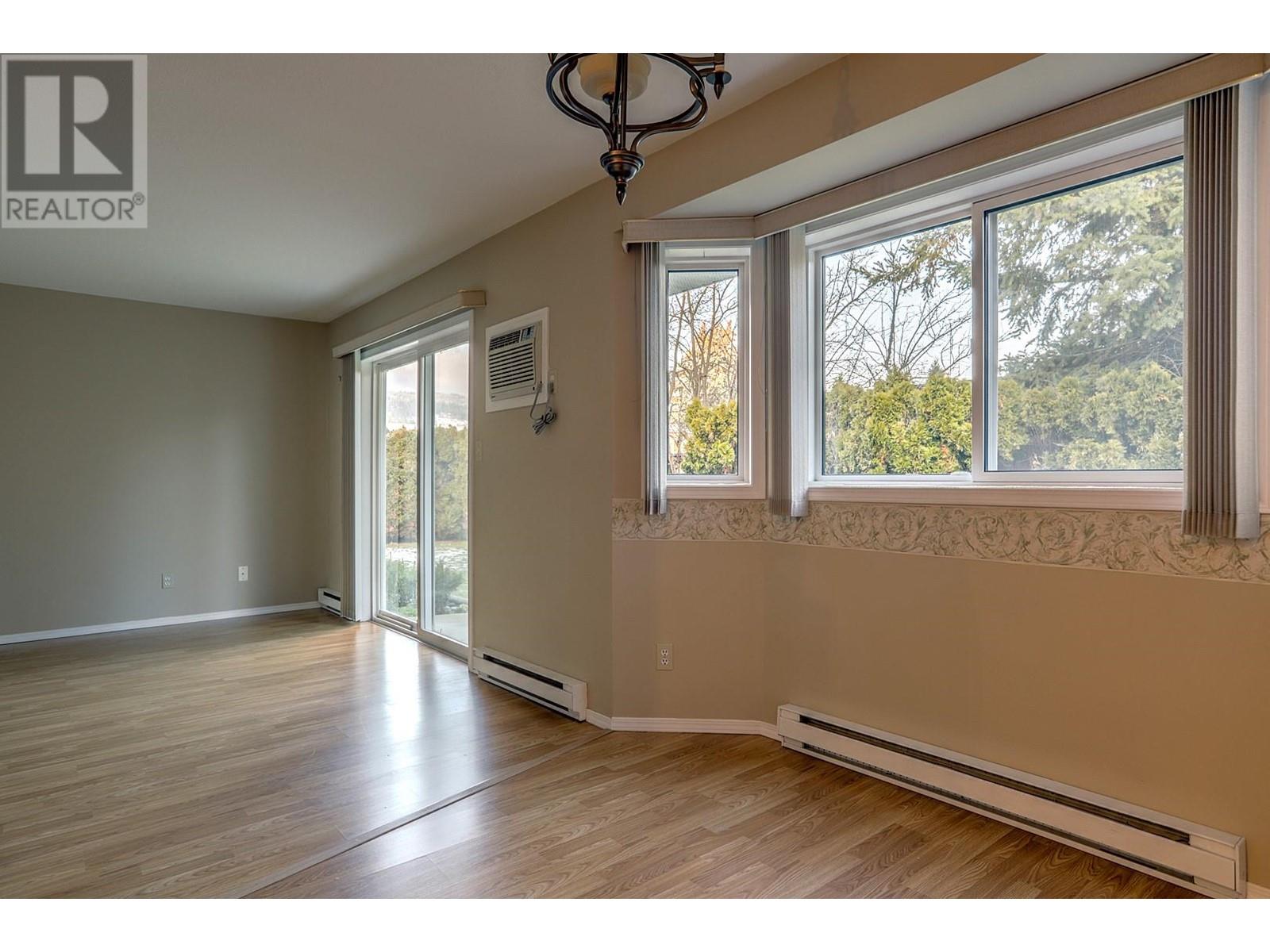 107 211 Kildonan Avenue, Enderby